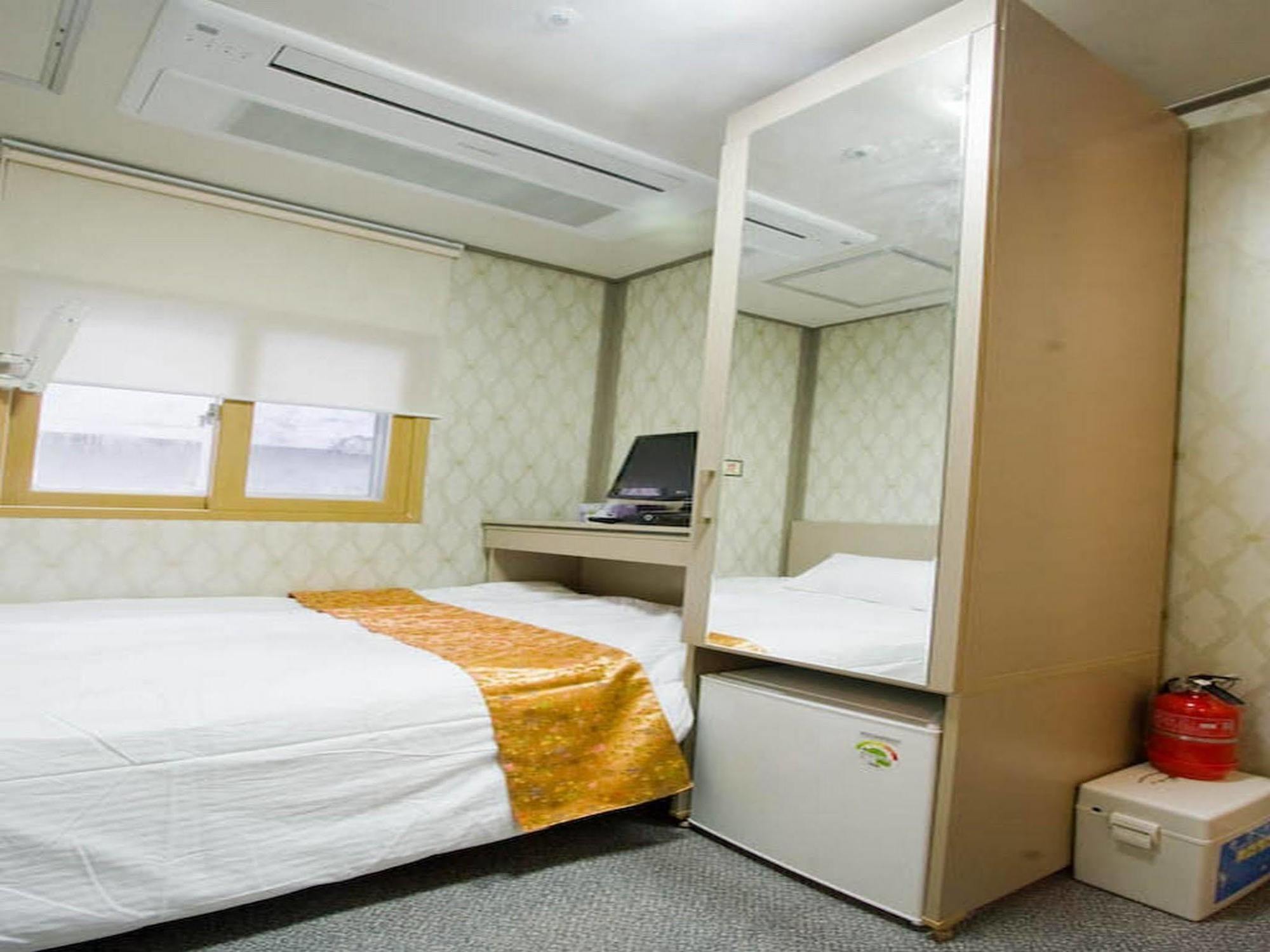 Oyo Hostel Myeongdong 2 Seoel Buitenkant foto
